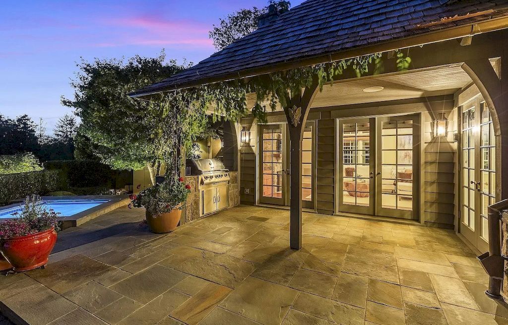 The Captivating Estate in Oregon is an architectural masterpiece now available for sale. This home located at 439 NW Hilltop Dr, Portland, Oregon