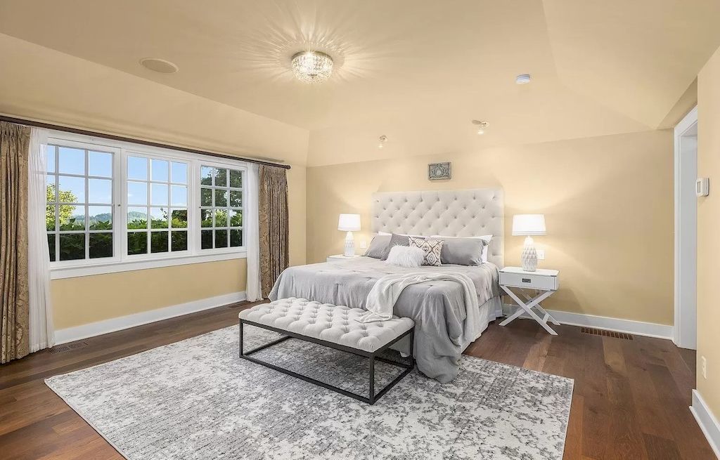 The Captivating Estate in Oregon is an architectural masterpiece now available for sale. This home located at 439 NW Hilltop Dr, Portland, Oregon