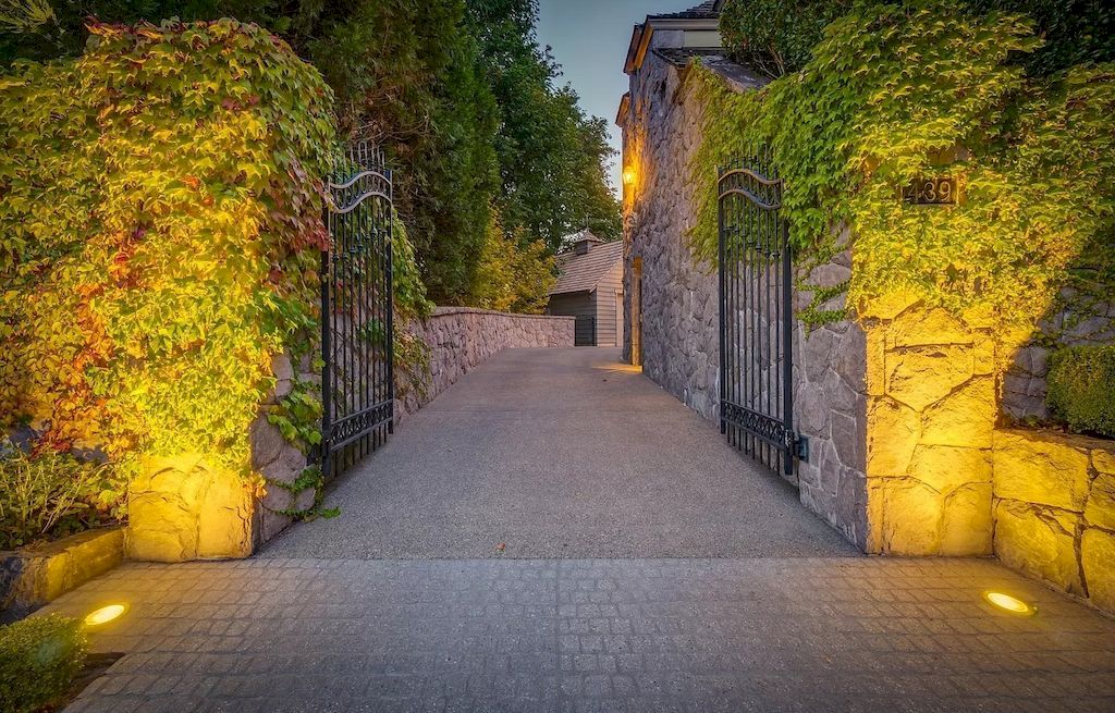 The Captivating Estate in Oregon is an architectural masterpiece now available for sale. This home located at 439 NW Hilltop Dr, Portland, Oregon