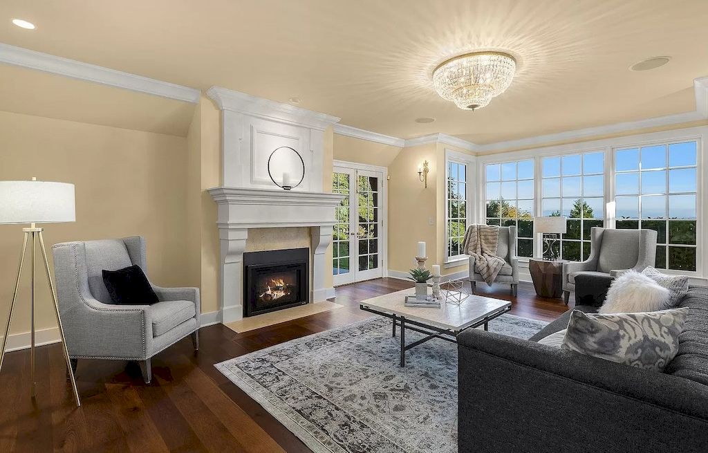 The Captivating Estate in Oregon is an architectural masterpiece now available for sale. This home located at 439 NW Hilltop Dr, Portland, Oregon
