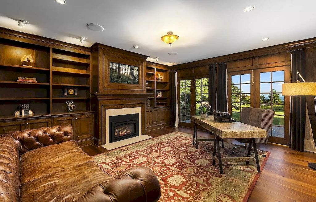 The Captivating Estate in Oregon is an architectural masterpiece now available for sale. This home located at 439 NW Hilltop Dr, Portland, Oregon