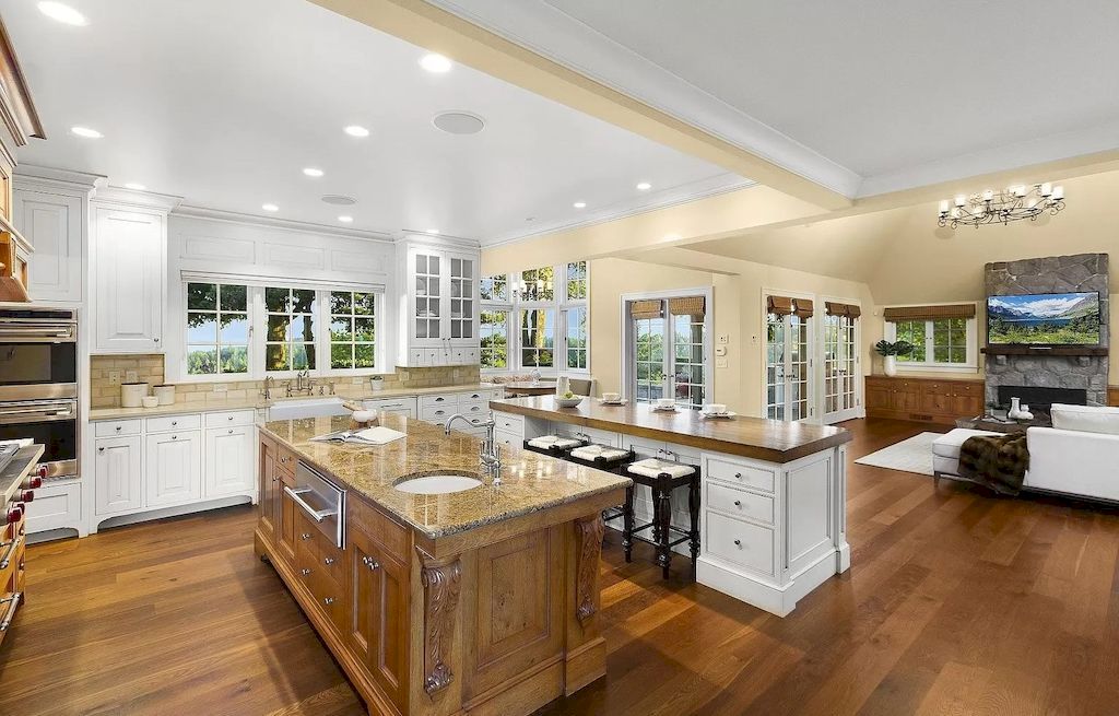 The Captivating Estate in Oregon is an architectural masterpiece now available for sale. This home located at 439 NW Hilltop Dr, Portland, Oregon