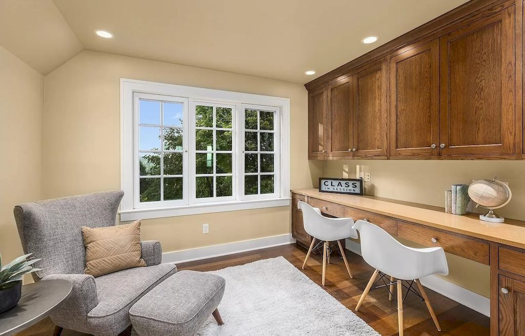 The Captivating Estate in Oregon is an architectural masterpiece now available for sale. This home located at 439 NW Hilltop Dr, Portland, Oregon
