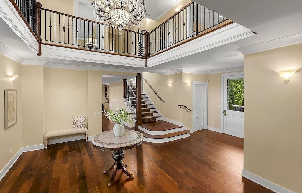 The Captivating Estate in Oregon is an architectural masterpiece now available for sale. This home located at 439 NW Hilltop Dr, Portland, Oregon