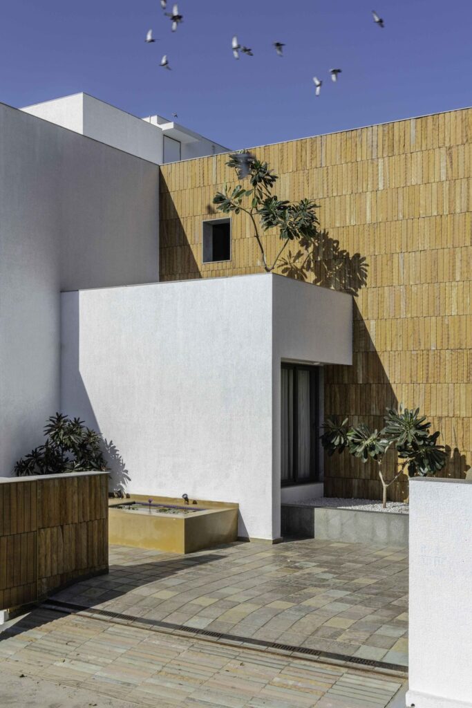 Casa Bianca white house offers serenity harmony by The Grid Architects 3