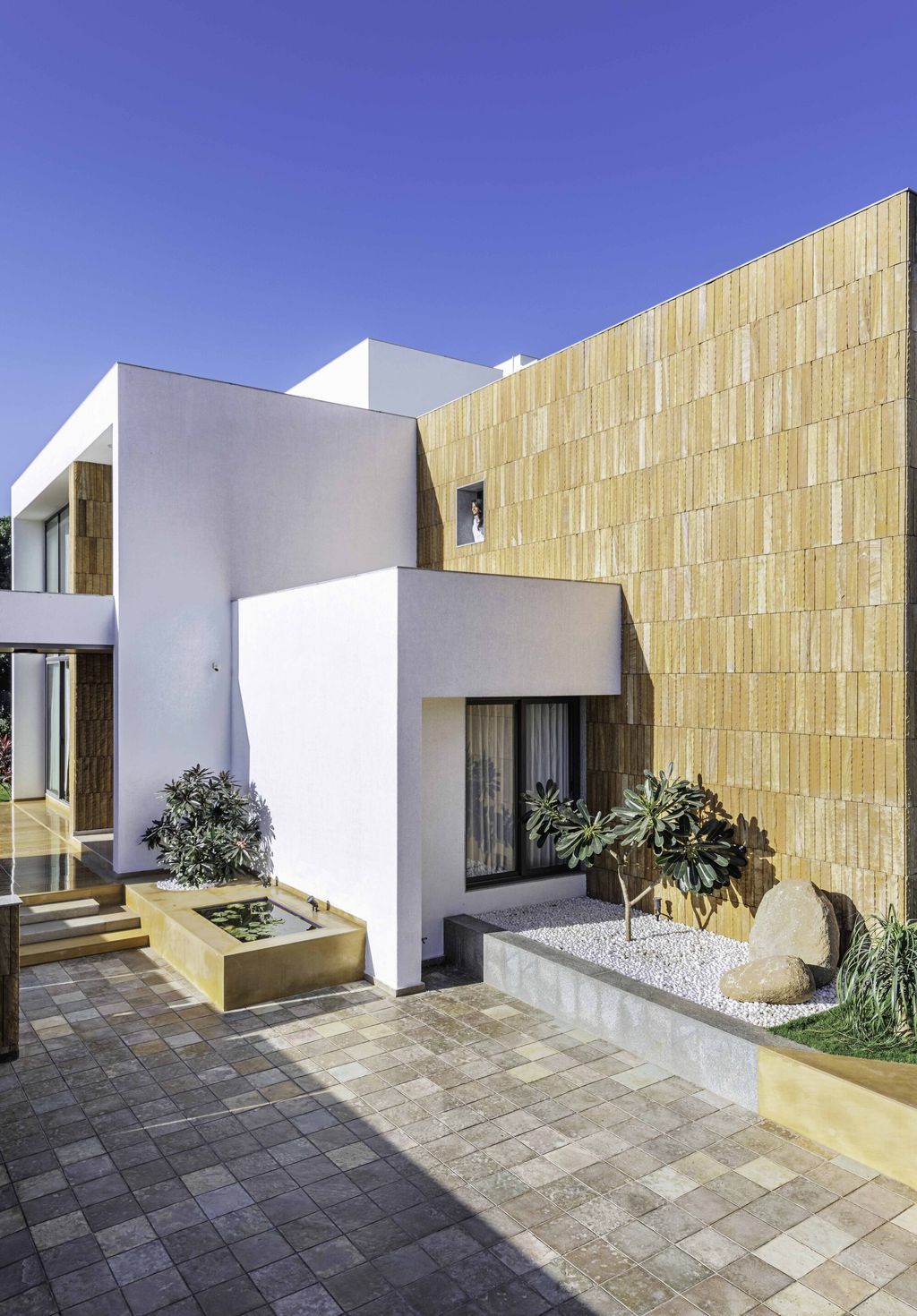 Casa Bianca white house offers serenity harmony by The Grid Architects 7