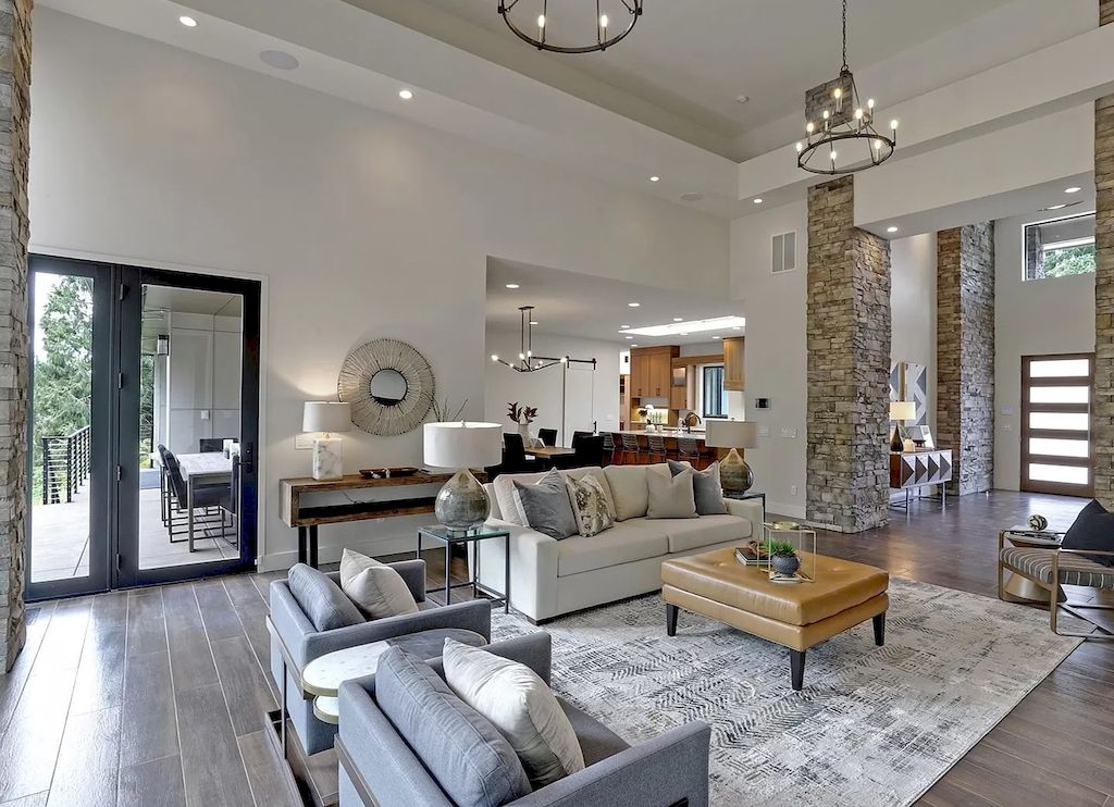The Charming Contemporary House in Oregon is a luxurious home now available for sale. This home located at 20735 S Sweetbriar Rd, West Linn, Oregon