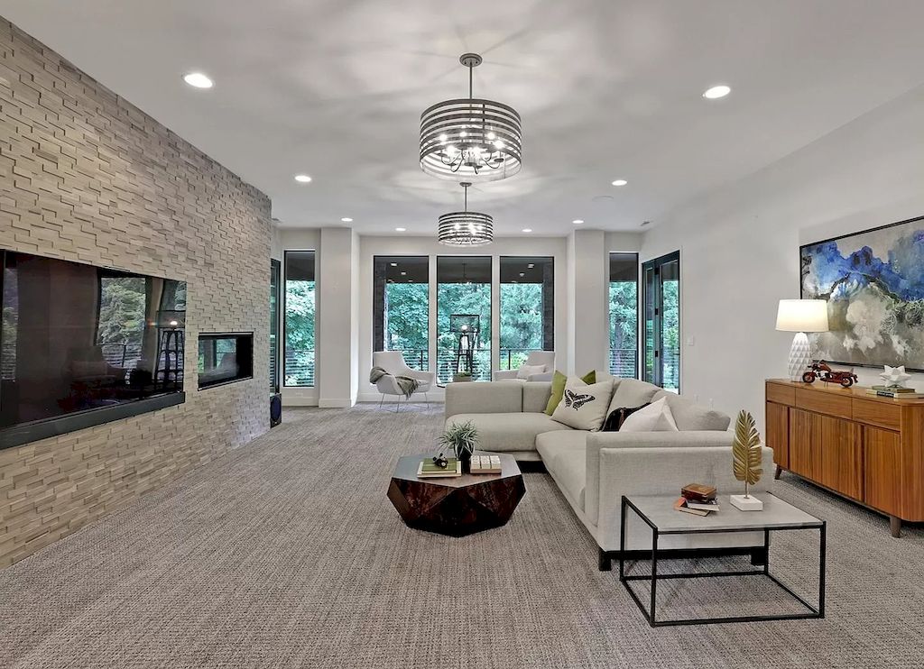 The Charming Contemporary House in Oregon is a luxurious home now available for sale. This home located at 20735 S Sweetbriar Rd, West Linn, Oregon