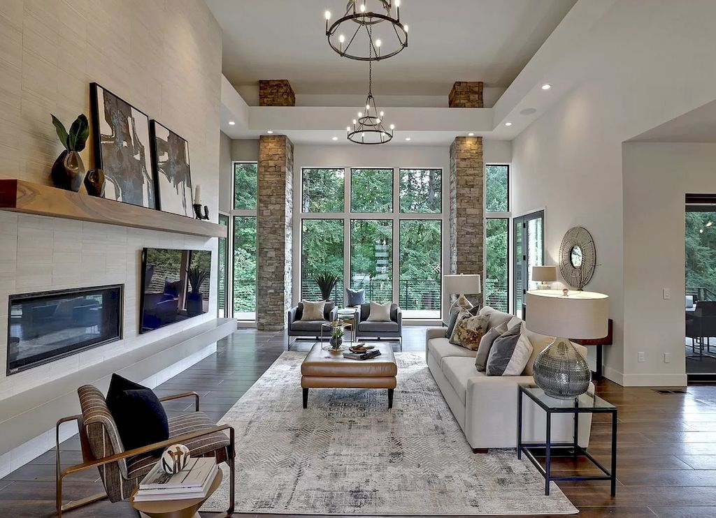 The Charming Contemporary House in Oregon is a luxurious home now available for sale. This home located at 20735 S Sweetbriar Rd, West Linn, Oregon