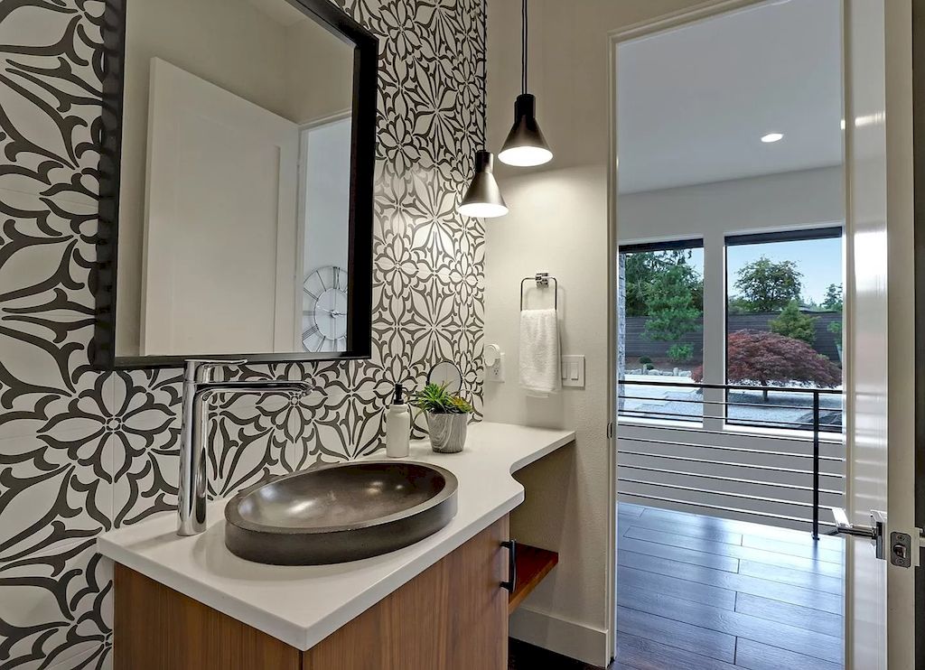 The Charming Contemporary House in Oregon is a luxurious home now available for sale. This home located at 20735 S Sweetbriar Rd, West Linn, Oregon