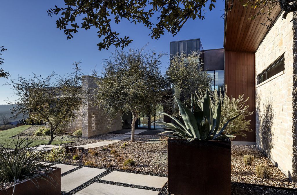 Control/Shift House, a Modern Luxury House by Matt Fajkus Architecture