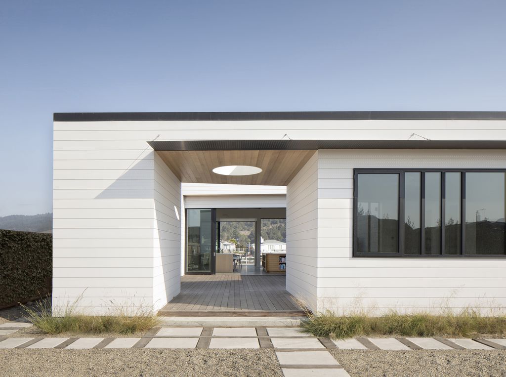 Dune House an ideal retreat by Cass Calder Smith Architecture Interiors 2