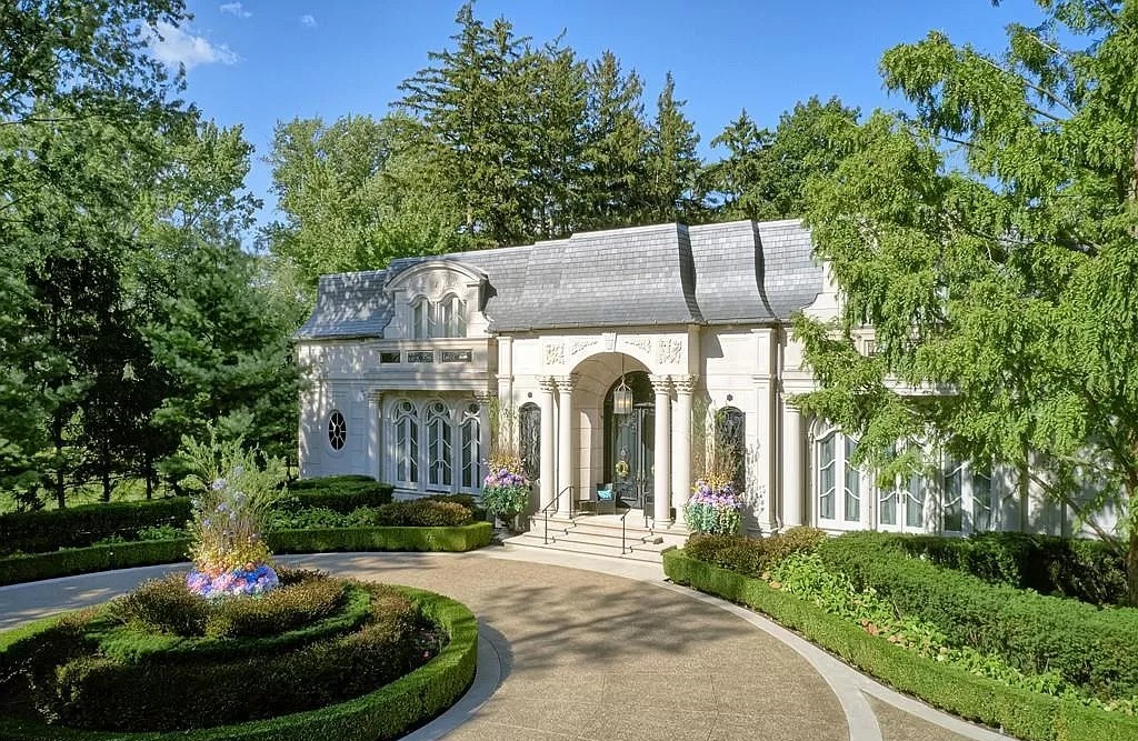 The Classic European Chateau in Ontario is a true timeless masterpiece now available for sale. This home is located at 291 Balsam Dr, Oakville, ON L6J 3X7, Canada