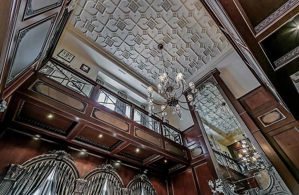 The Classic European Chateau in Ontario is a true timeless masterpiece now available for sale. This home is located at 291 Balsam Dr, Oakville, ON L6J 3X7, Canada