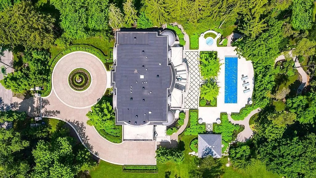 The Classic European Chateau in Ontario is a true timeless masterpiece now available for sale. This home is located at 291 Balsam Dr, Oakville, ON L6J 3X7, Canada