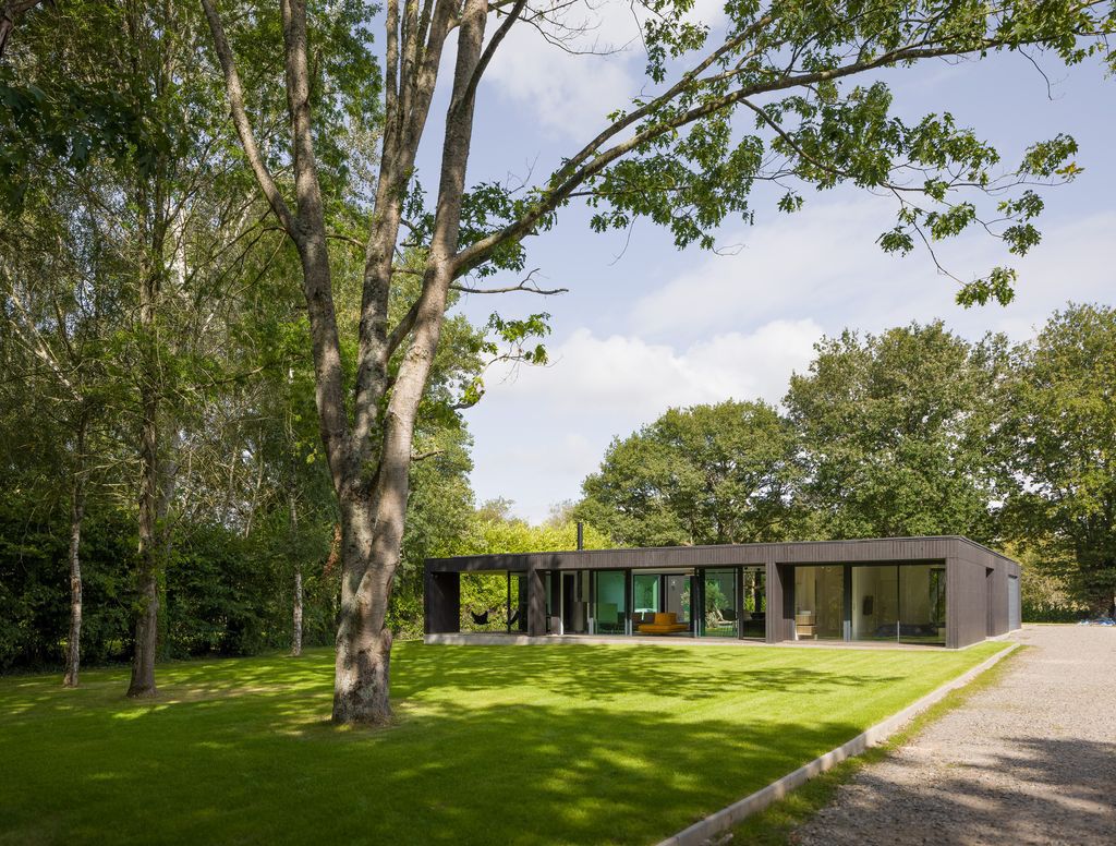 House U Stunning rectangular shape House open to the sky by Atelier 56S 3