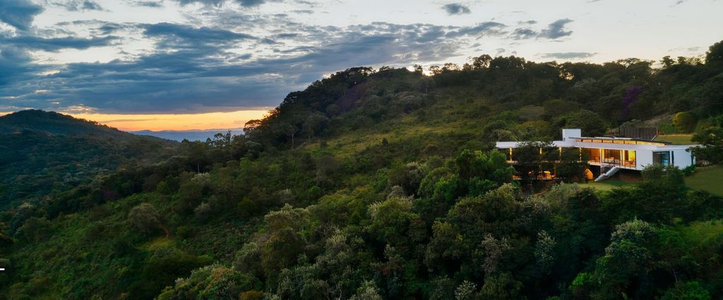 House of Stones with Stunning Views among Nature by TETRO Arquitetura 1