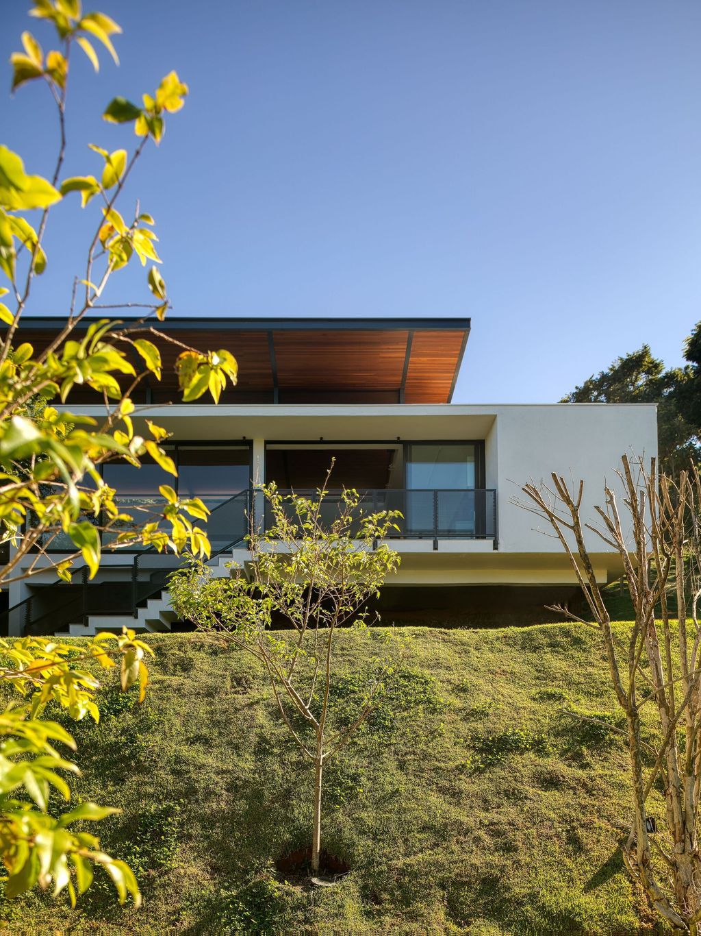 House of Stones with Stunning Views among Nature by TETRO Arquitetura 7