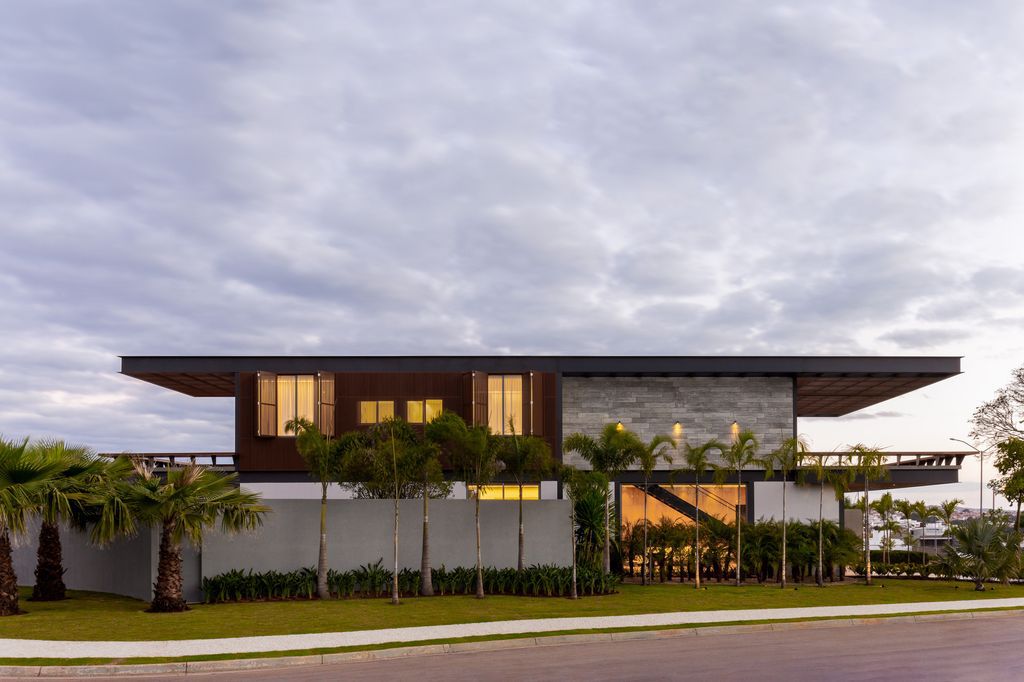 LM House a practical and comfortable Home by Joao de Barro Arquitetura 1