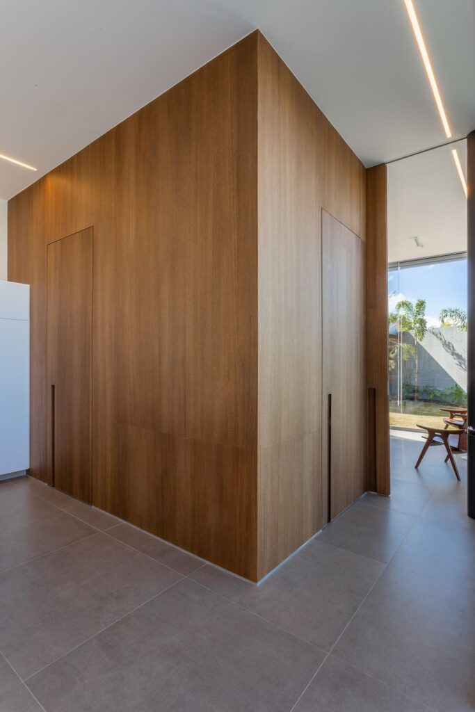 LM House a practical and comfortable Home by Joao de Barro Arquitetura 13