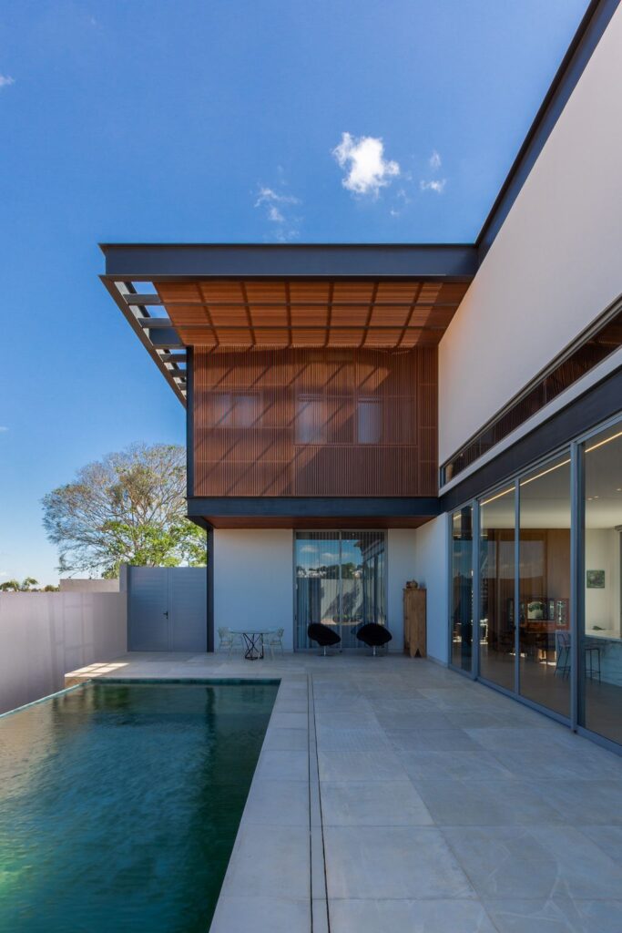 LM House a practical and comfortable Home by Joao de Barro Arquitetura 17