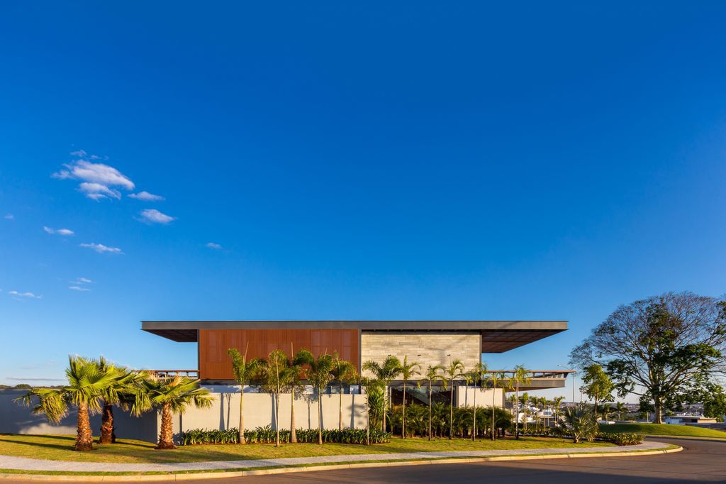 LM House a practical and comfortable Home by Joao de Barro Arquitetura 3