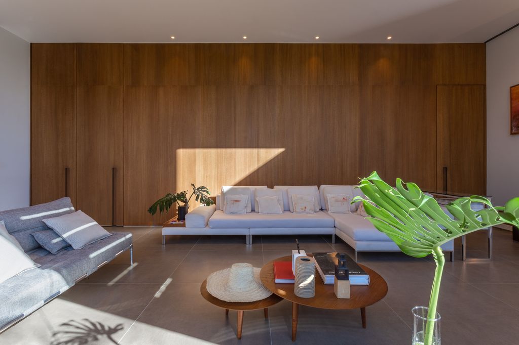 LM House a practical and comfortable Home by Joao de Barro Arquitetura 5