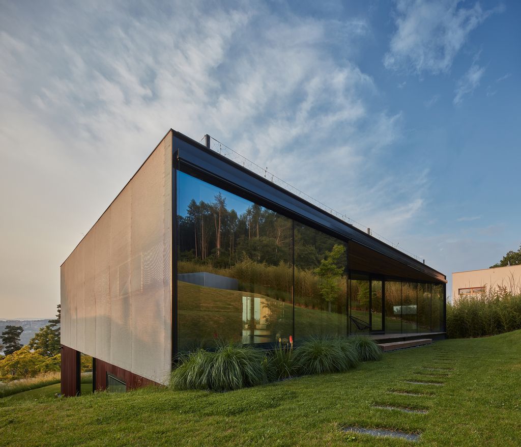 Lazy House Sits Between a Forest and a Valley by Petrjanda Brainwork 14
