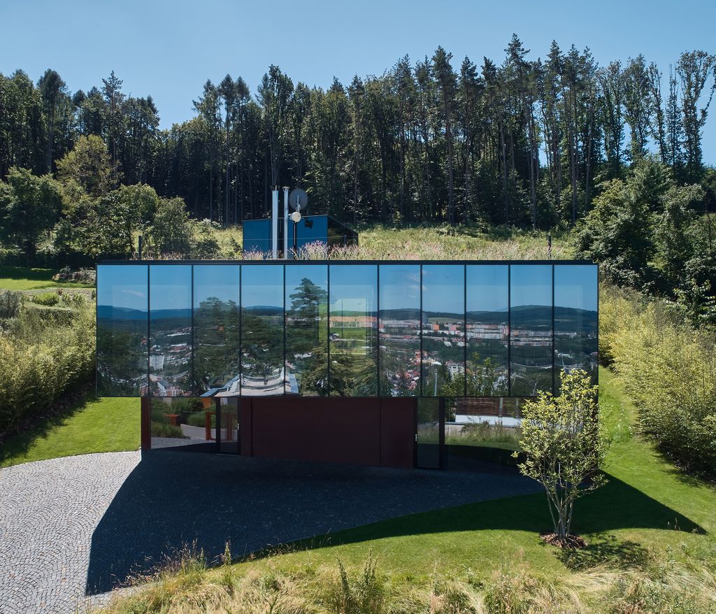 Lazy House Sits Between a Forest and a Valley by  Petrjanda/ Brainwork
