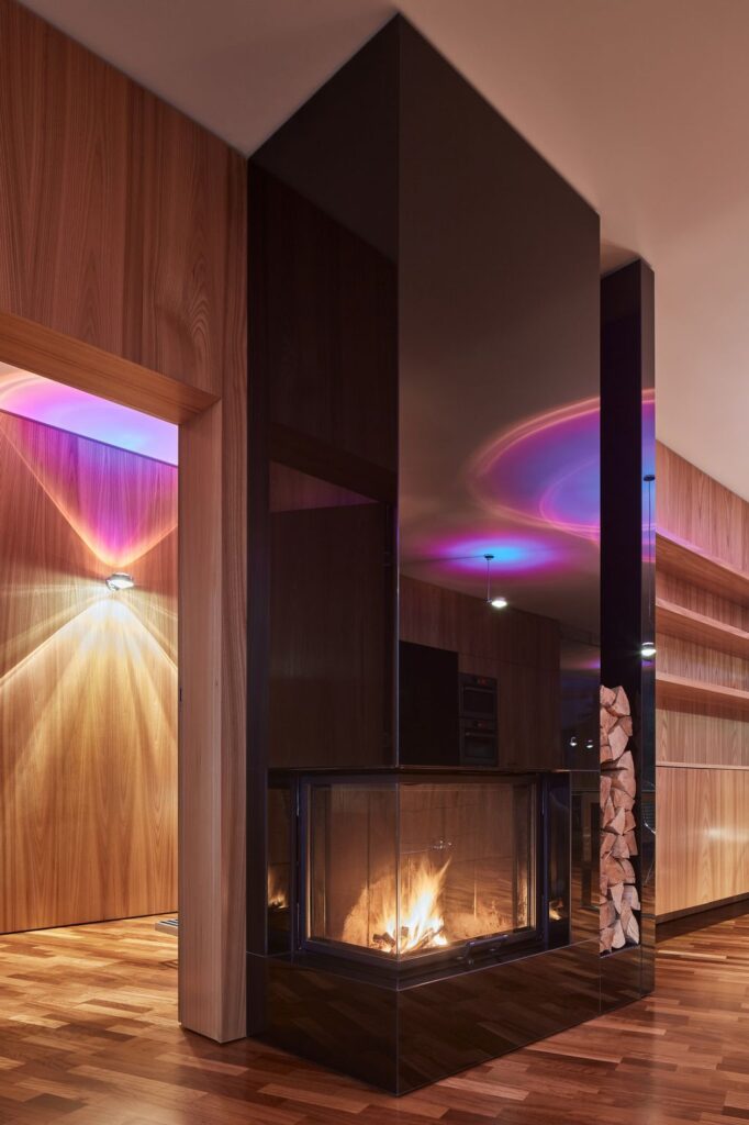 Lazy House Sits Between a Forest and a Valley by  Petrjanda/ Brainwork