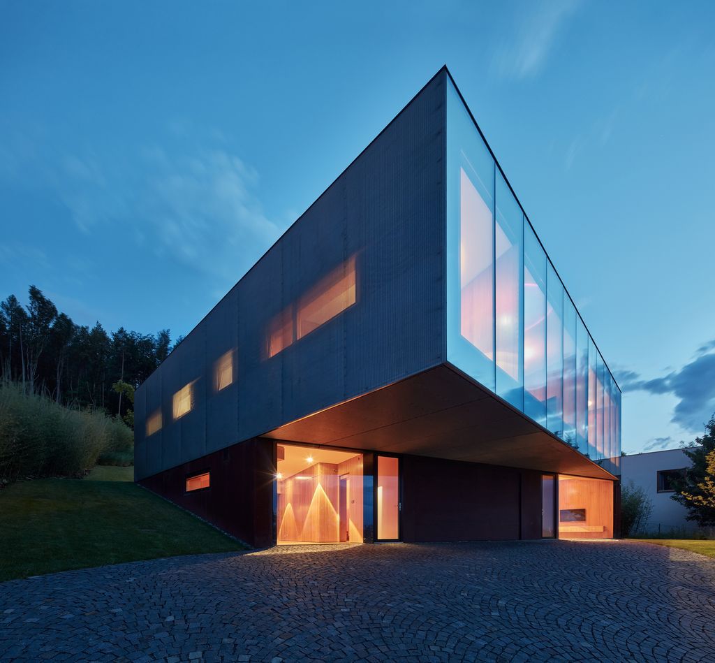Lazy House Sits Between a Forest and a Valley by  Petrjanda/ Brainwork
