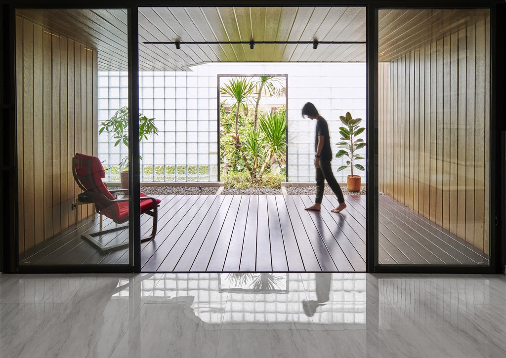 Refraction House transform with glass block series combination by RADar 4