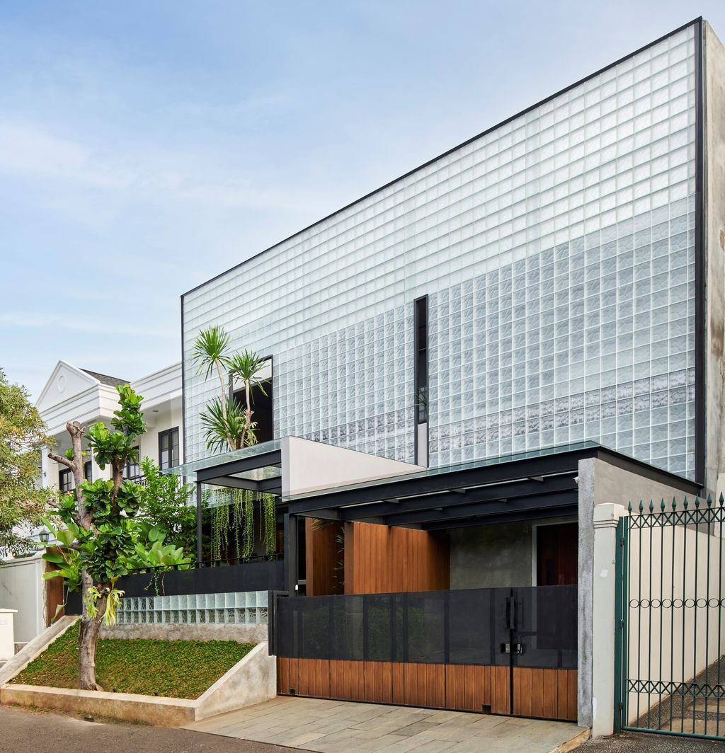 Refraction House transform with glass block series combination by RAD+ar