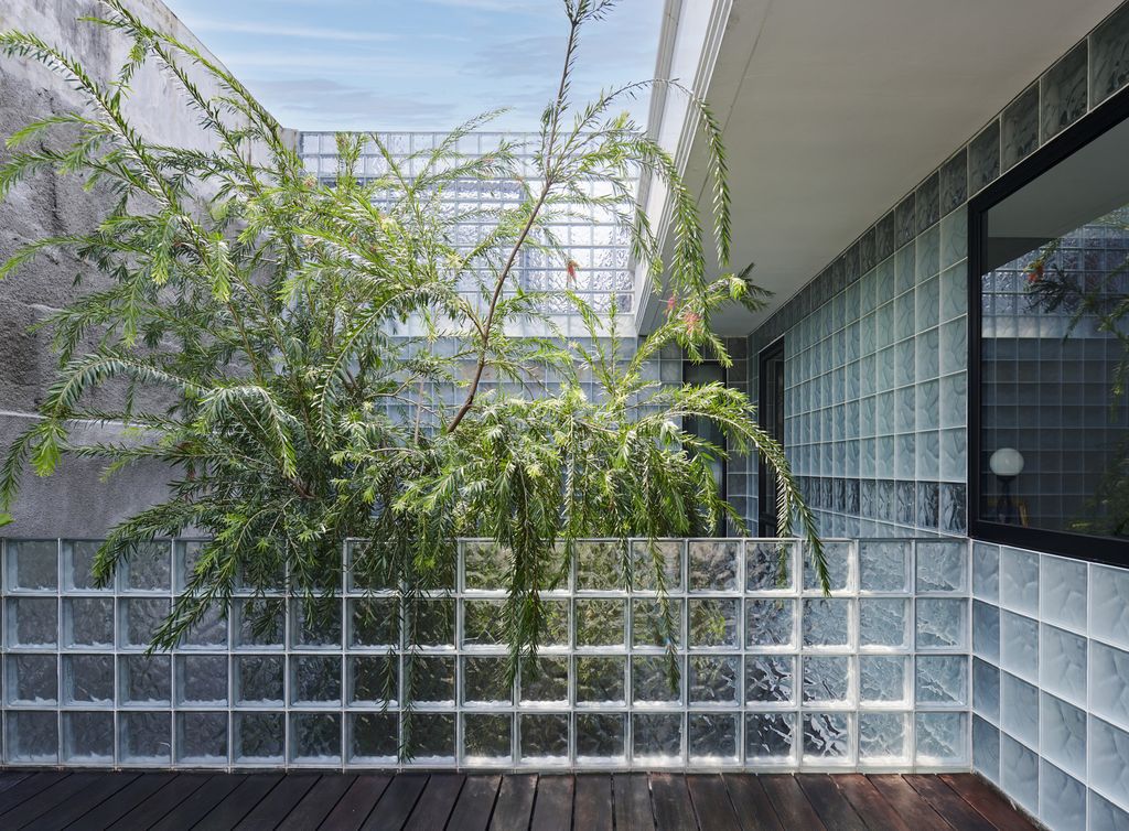 Refraction House transform with glass block series combination by RADar 8