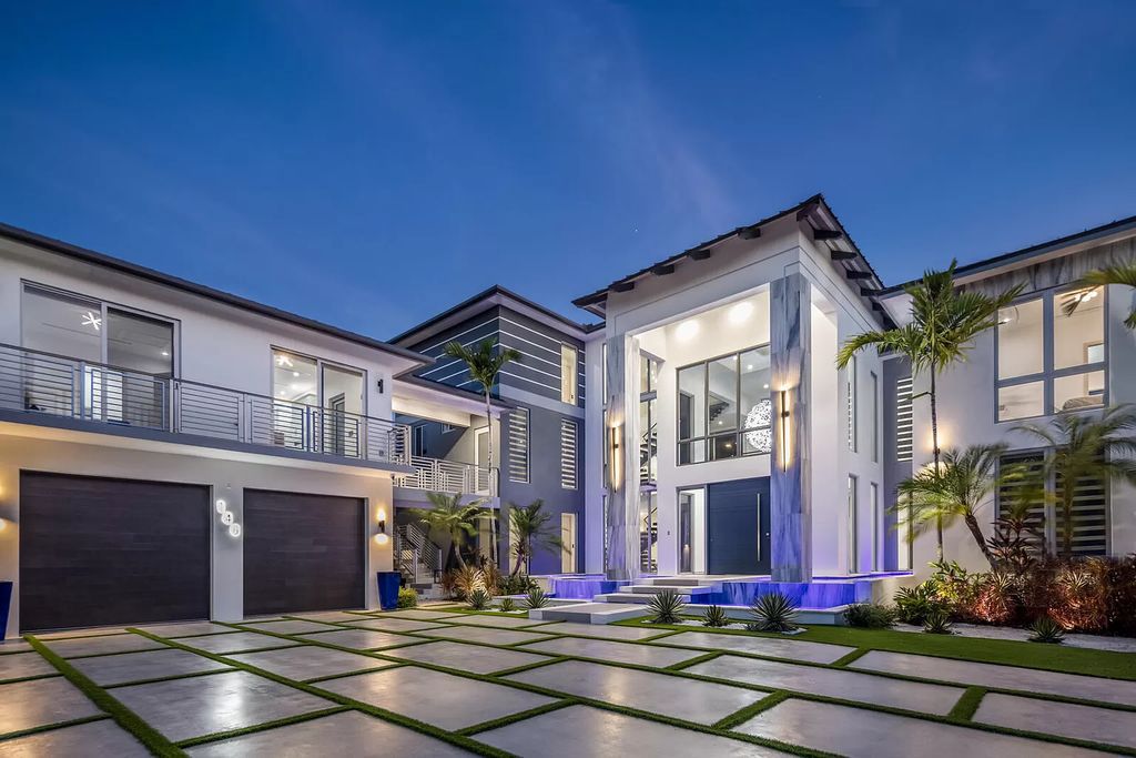 The Home in Florida is a stunning waterfront masterpiece in Lower Matecumbe Key with breathtaking views of the sunset now available for sale. This home located at 146 Bayview Dr, Lower Matecumbe Key, Florida