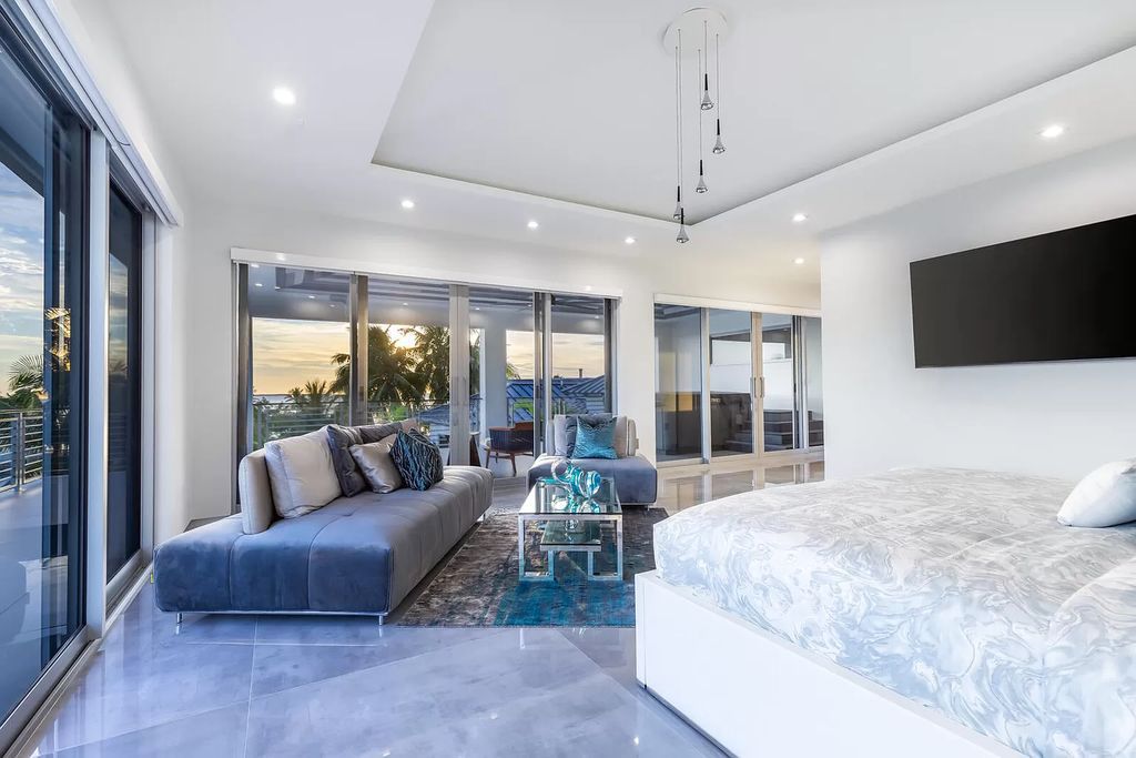 The Home in Florida is a stunning waterfront masterpiece in Lower Matecumbe Key with breathtaking views of the sunset now available for sale. This home located at 146 Bayview Dr, Lower Matecumbe Key, Florida