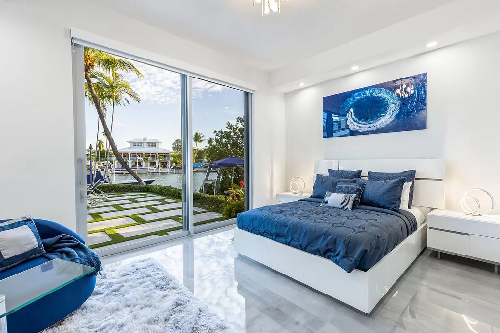 The Home in Florida is a stunning waterfront masterpiece in Lower Matecumbe Key with breathtaking views of the sunset now available for sale. This home located at 146 Bayview Dr, Lower Matecumbe Key, Florida