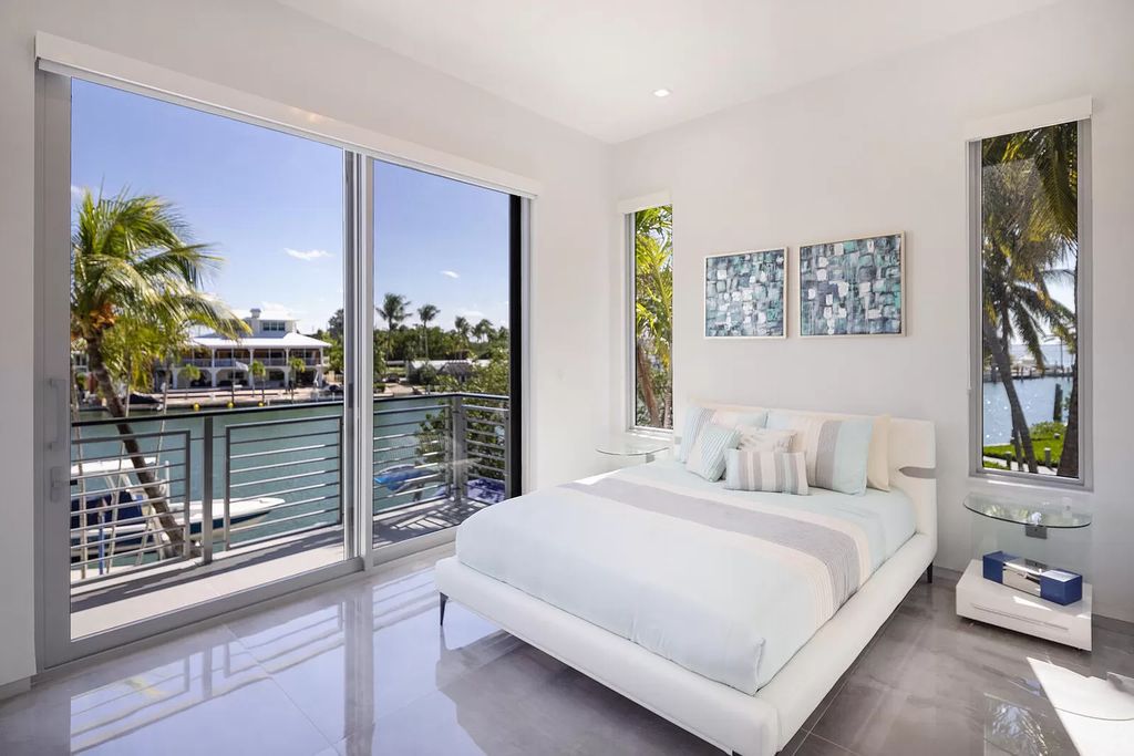 The Home in Florida is a stunning waterfront masterpiece in Lower Matecumbe Key with breathtaking views of the sunset now available for sale. This home located at 146 Bayview Dr, Lower Matecumbe Key, Florida