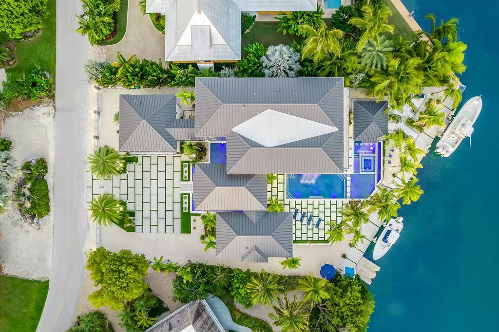 The Home in Florida is a stunning waterfront masterpiece in Lower Matecumbe Key with breathtaking views of the sunset now available for sale. This home located at 146 Bayview Dr, Lower Matecumbe Key, Florida