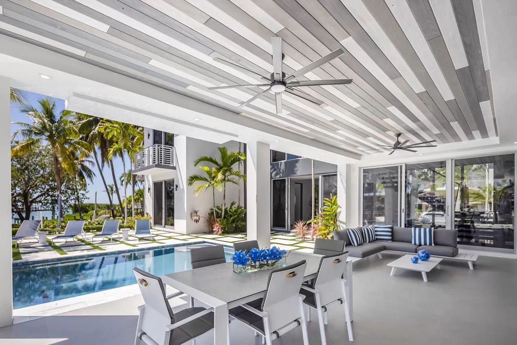 The Home in Florida is a stunning waterfront masterpiece in Lower Matecumbe Key with breathtaking views of the sunset now available for sale. This home located at 146 Bayview Dr, Lower Matecumbe Key, Florida