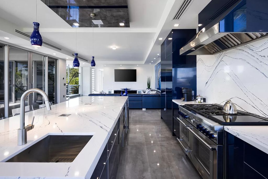 The Home in Florida is a stunning waterfront masterpiece in Lower Matecumbe Key with breathtaking views of the sunset now available for sale. This home located at 146 Bayview Dr, Lower Matecumbe Key, Florida