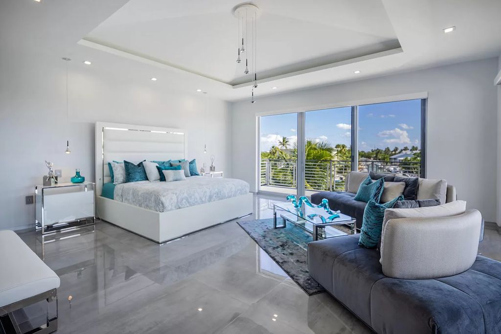 The Home in Florida is a stunning waterfront masterpiece in Lower Matecumbe Key with breathtaking views of the sunset now available for sale. This home located at 146 Bayview Dr, Lower Matecumbe Key, Florida