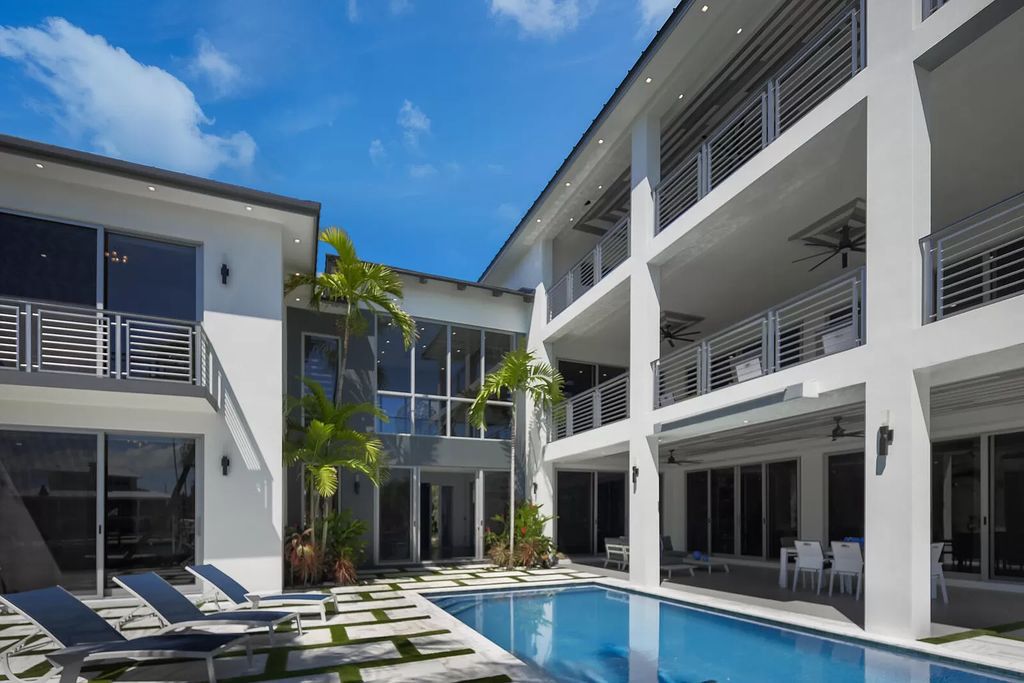 The Home in Florida is a stunning waterfront masterpiece in Lower Matecumbe Key with breathtaking views of the sunset now available for sale. This home located at 146 Bayview Dr, Lower Matecumbe Key, Florida
