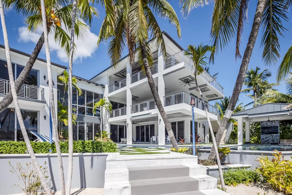 The Home in Florida is a stunning waterfront masterpiece in Lower Matecumbe Key with breathtaking views of the sunset now available for sale. This home located at 146 Bayview Dr, Lower Matecumbe Key, Florida