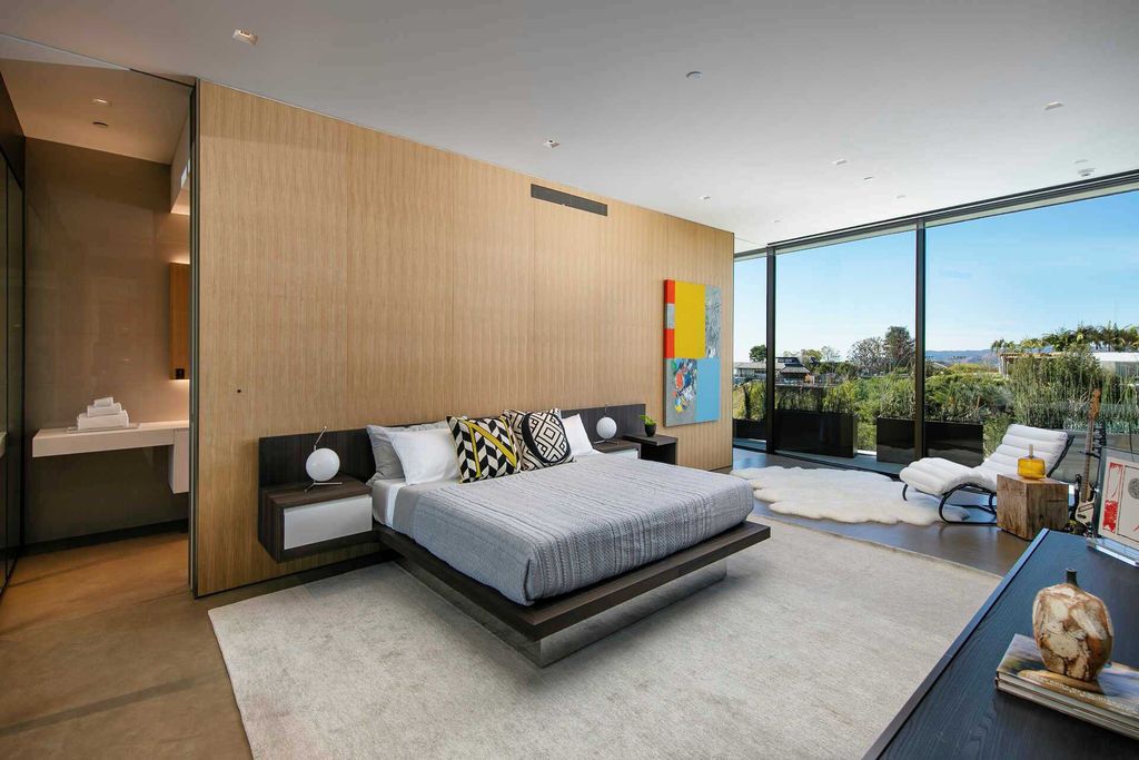 The Bird Streets Mansion is a spectacular new contemporary estate was envisioned by architect Zoltan Pali and home builder Dugally Oberfeld now available for sale. This home located at 9344 Nightingale Dr, Los Angeles, California