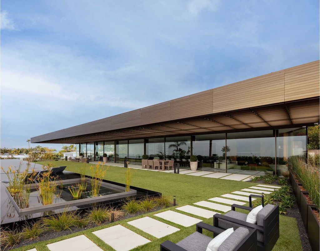 The Bird Streets Mansion is a spectacular new contemporary estate was envisioned by architect Zoltan Pali and home builder Dugally Oberfeld now available for sale. This home located at 9344 Nightingale Dr, Los Angeles, California