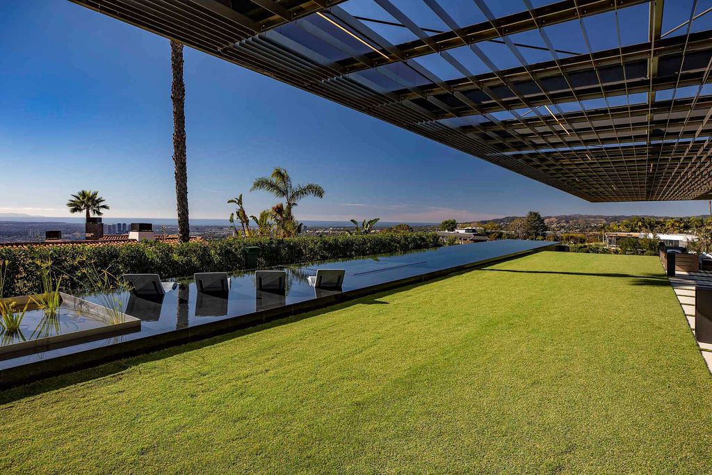 The Bird Streets Mansion is a spectacular new contemporary estate was envisioned by architect Zoltan Pali and home builder Dugally Oberfeld now available for sale. This home located at 9344 Nightingale Dr, Los Angeles, California