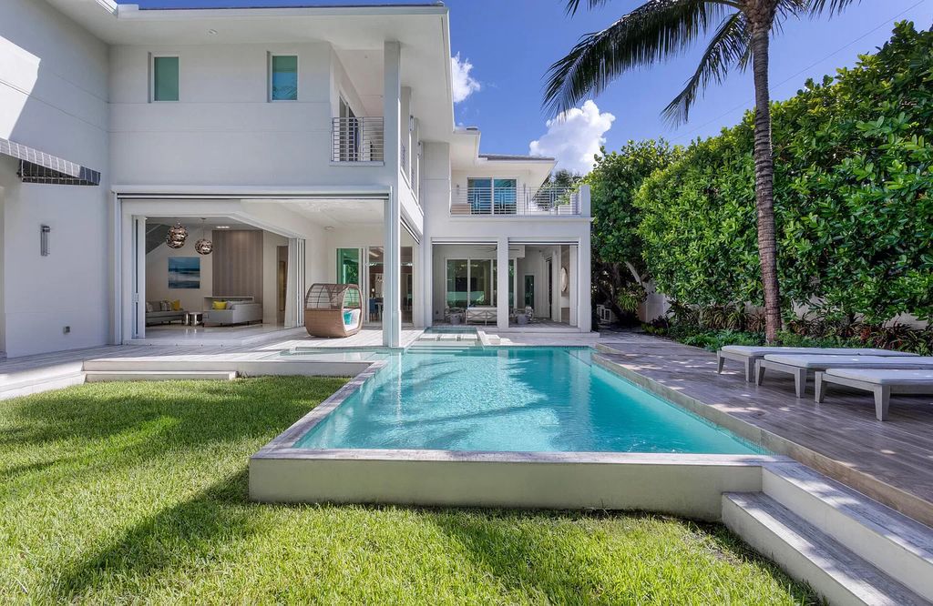 The Delray Beach Home is a beautifully designed two story contemporary estate with tropically landscaped back yard now available for sale. This home located at 609 Seagate Dr, Delray Beach, Florida