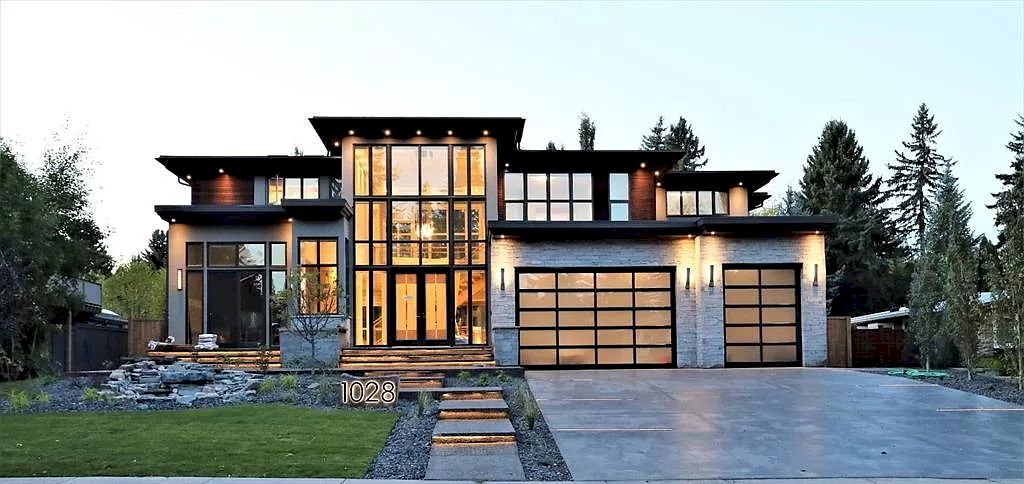 The Out­stand­ing Prop­erty in Alberta is a luxurious home now available for sale. This home located at 1028 S Bel Aire Dr SW, Calgary, AB T2V 2B9, Canada