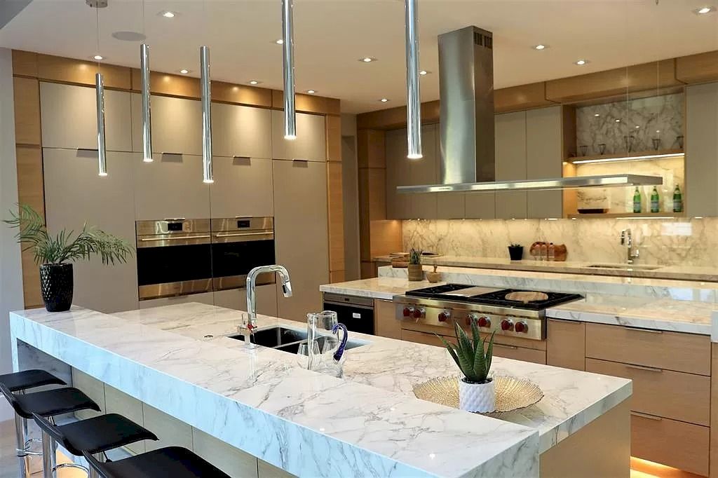 The Out­stand­ing Prop­erty in Alberta is a luxurious home now available for sale. This home located at 1028 S Bel Aire Dr SW, Calgary, AB T2V 2B9, Canada